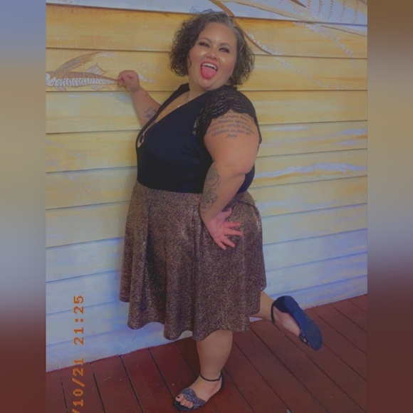 Meet your Posher, Jessica - Picture 3 of 3